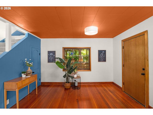 3841 Sw KANAN Dr, Portland, OR 97221