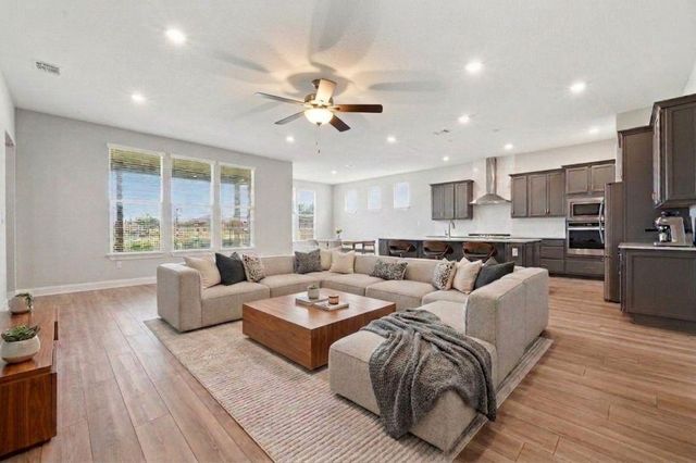 513 Barnhill LOOP, Dripping Springs, TX 78620