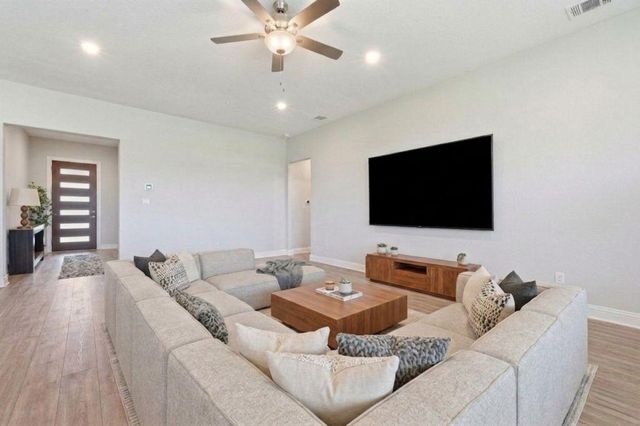 513 Barnhill LOOP, Dripping Springs, TX 78620