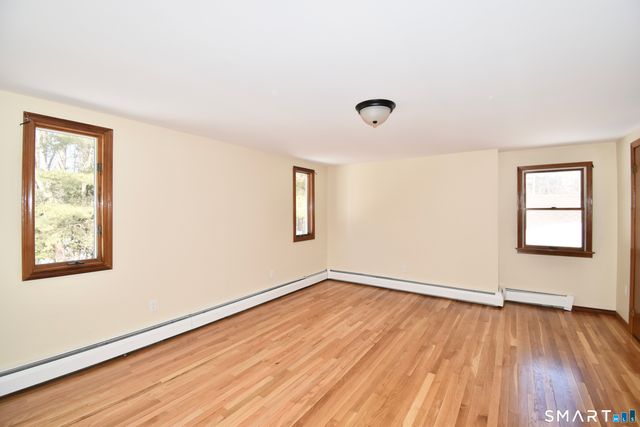 51 Oakwood Street, Enfield, CT 06082