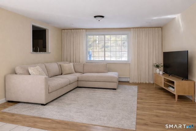 51 Oakwood Street, Enfield, CT 06082