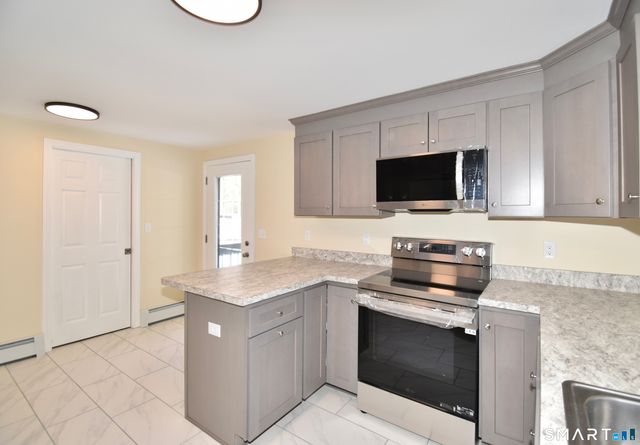 51 Oakwood Street, Enfield, CT 06082