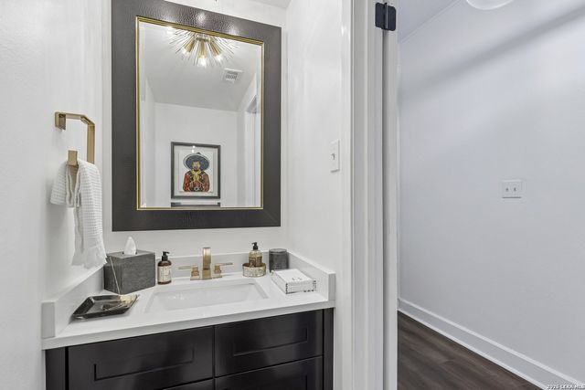 3102 Eisenhauer Rd Apt E34, San Antonio, TX 78209