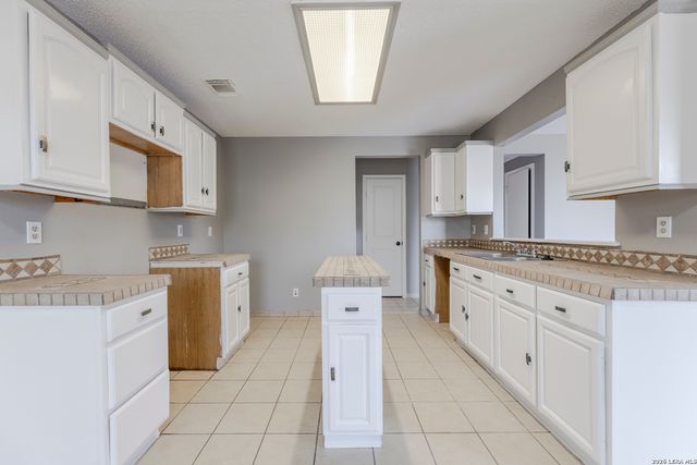 8011 Chestnut Cedar Drive, Converse, TX 78109