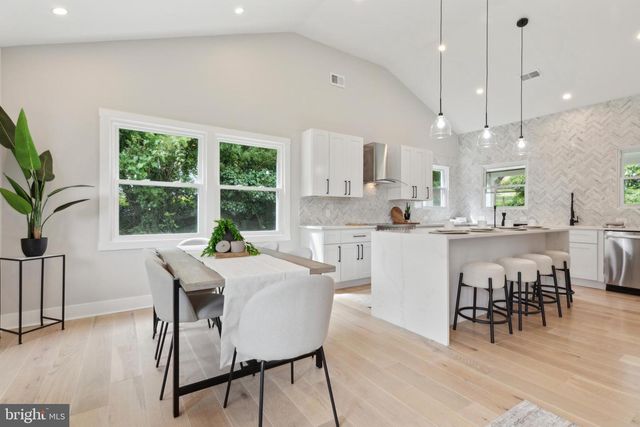 104 FURLONG AVE, Newtown Square, PA 19073