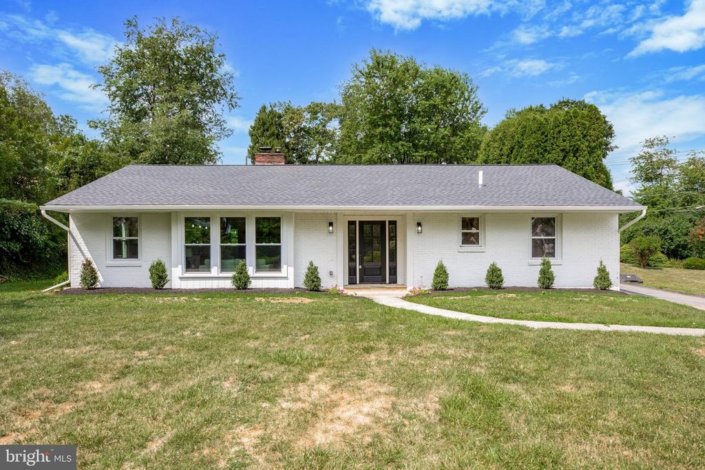 104 FURLONG AVE, Newtown Square, PA 19073