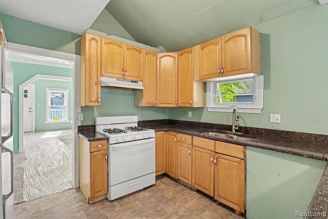 18415 Five Points Street, Redford, MI 48240