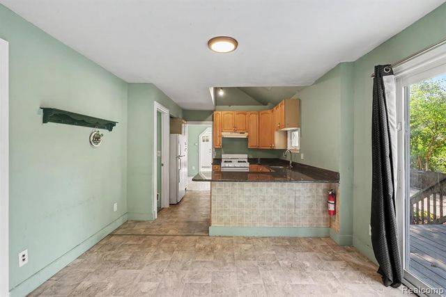 18415 Five Points Street, Redford, MI 48240