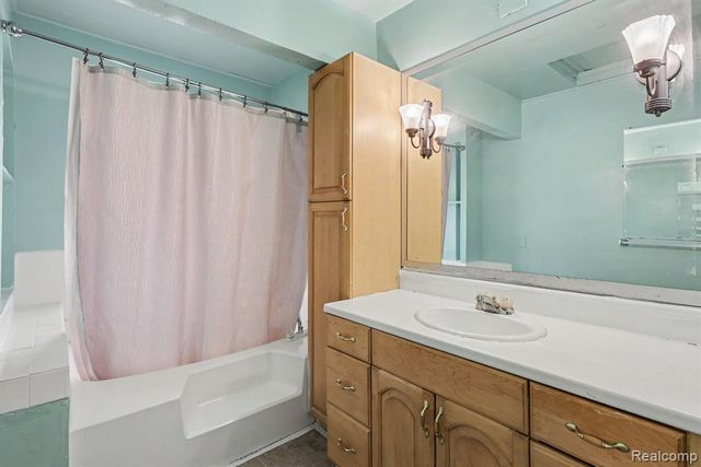 18415 Five Points Street, Redford, MI 48240