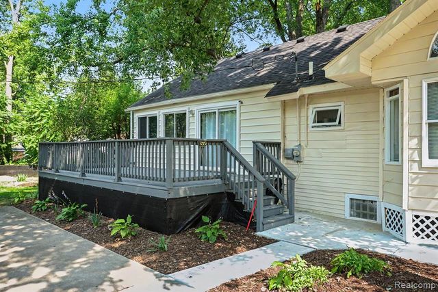 18415 Five Points Street, Redford, MI 48240