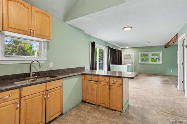 18415 Five Points Street, Redford, MI 48240