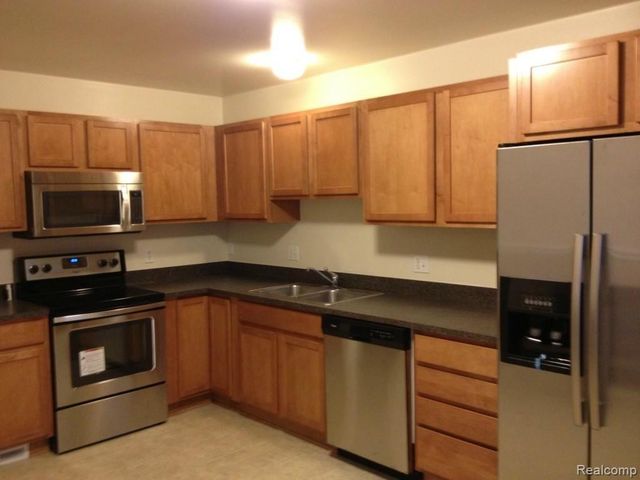 44316 LAKEPOINTE, Sterling Heights, MI 48313