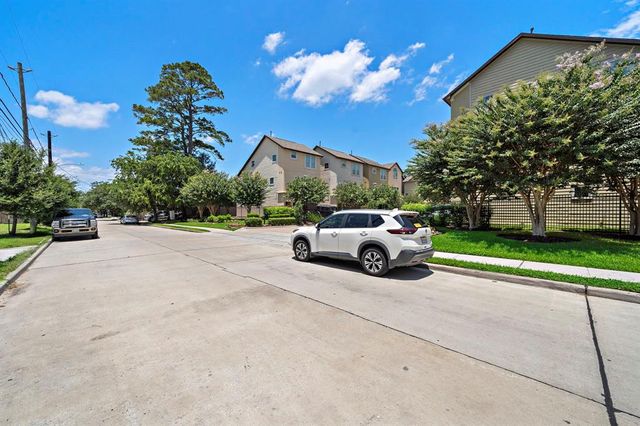 878 Fisher Street, Houston, TX 77018