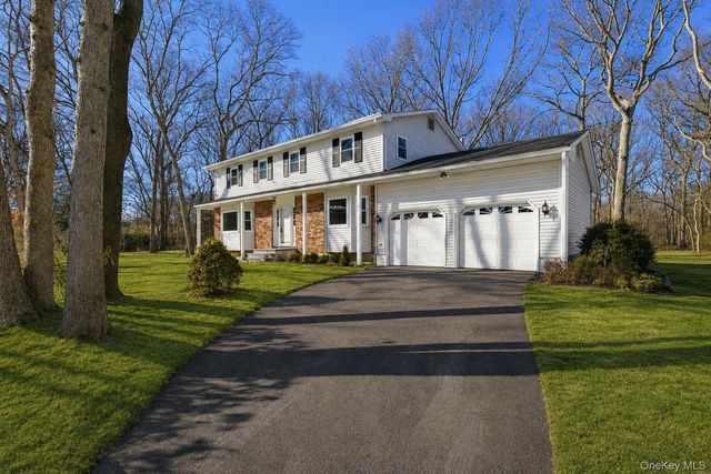 17 Montclair Street, Port Jefferson Station, NY 11776
