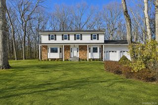17 Montclair Street, Port Jefferson Station, NY 11776