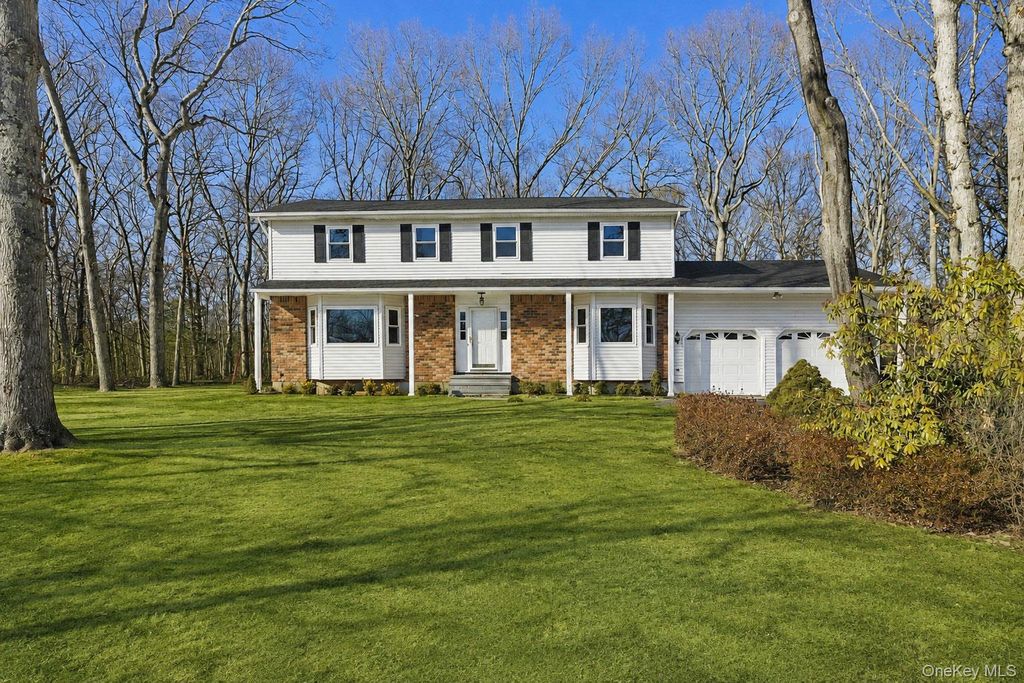 17 Montclair Street, Port Jefferson Station, NY 11776