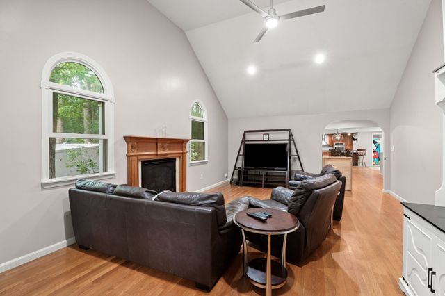10 Albert, Billerica, MA 01821