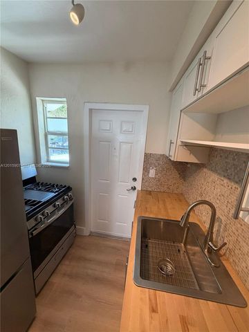 1024 Pennsylvania Ave 1, Miami Beach, FL 33139