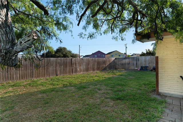 1500 Kenwood Dr, Aransas Pass, TX 78336