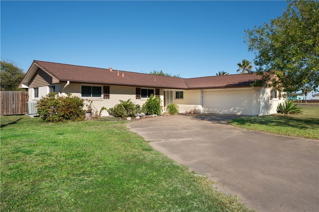 1500 Kenwood Dr, Aransas Pass, TX 78336