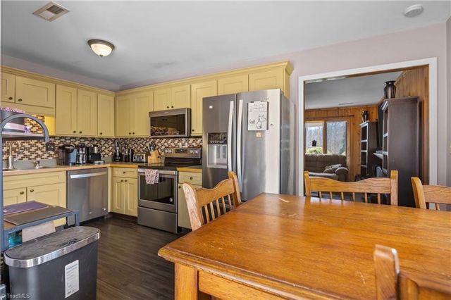 1597 Trinity Garden Circle, Clemmons, NC 27012