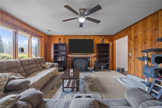 1597 Trinity Garden Circle, Clemmons, NC 27012