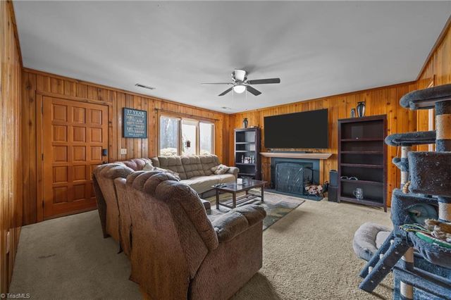 1597 Trinity Garden Circle, Clemmons, NC 27012