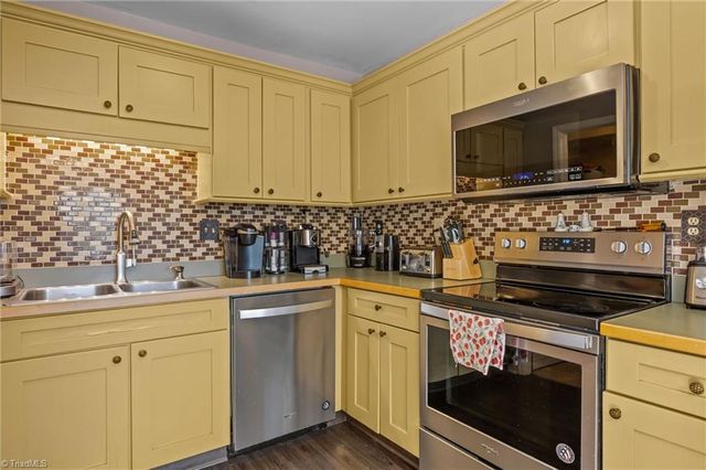 1597 Trinity Garden Circle, Clemmons, NC 27012