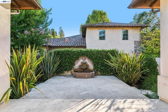 1439 Vine Ln, Alamo, CA 94507