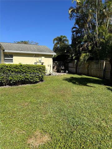 2448 Holly Ln ., Palm Beach Gardens, FL 33410