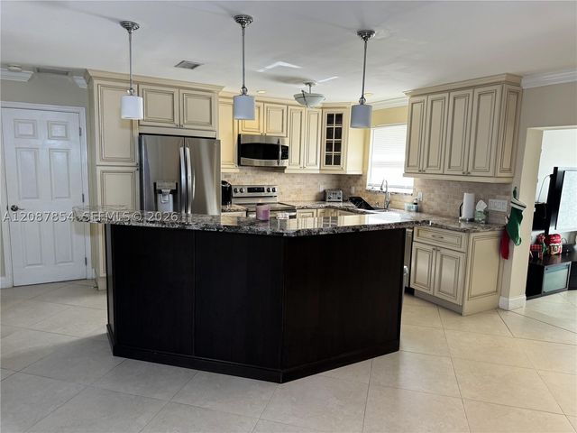2448 Holly Ln ., Palm Beach Gardens, FL 33410