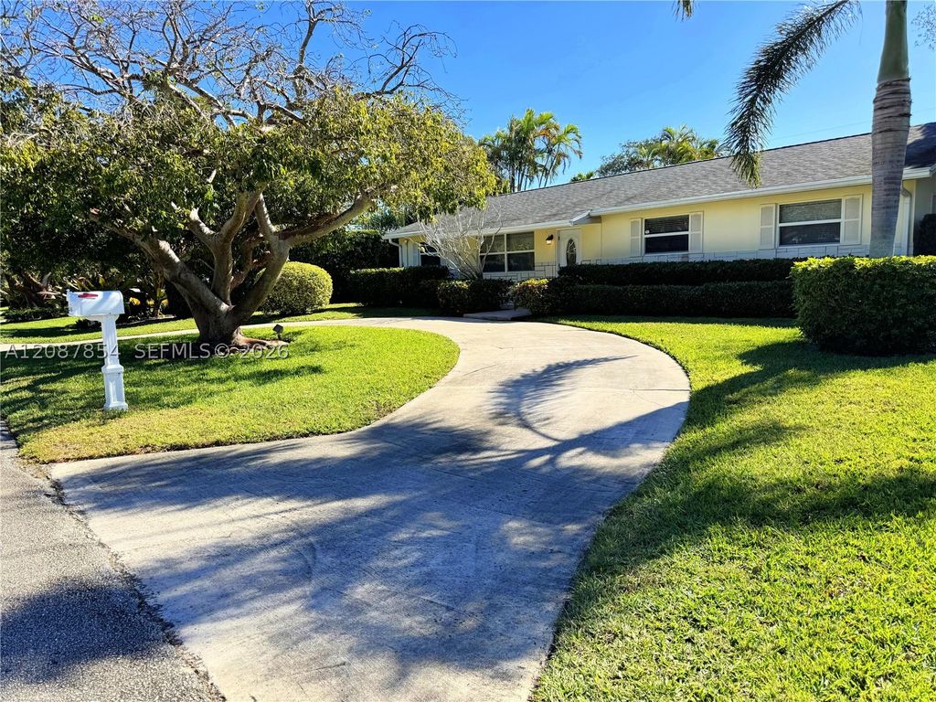 2448 Holly Ln ., Palm Beach Gardens, FL 33410