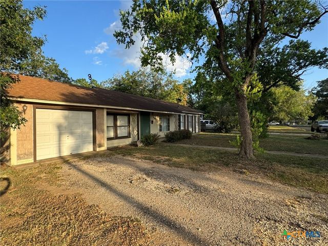429 Moore ST, Seguin, TX 78155