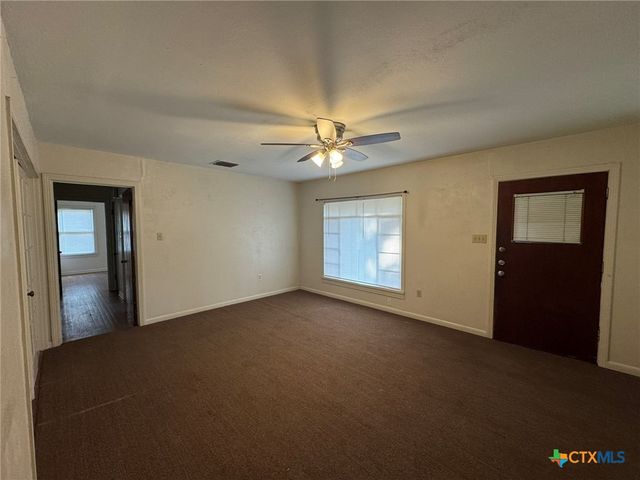 429 Moore ST, Seguin, TX 78155