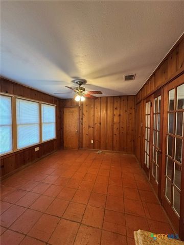 429 Moore ST, Seguin, TX 78155