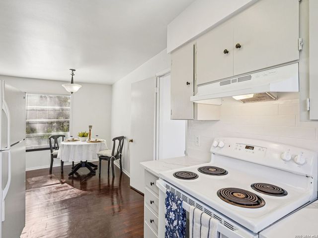 850 Riviera, Canyon Lake, TX 78133