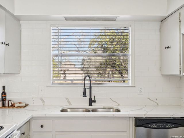 850 Riviera, Canyon Lake, TX 78133