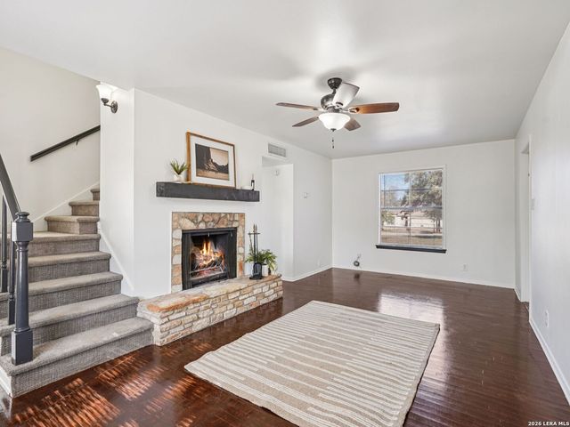 850 Riviera, Canyon Lake, TX 78133