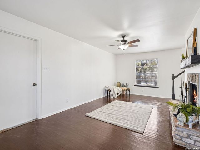 850 Riviera, Canyon Lake, TX 78133