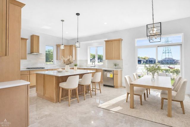 22064 Chaucer Court, Macomb, MI 48044