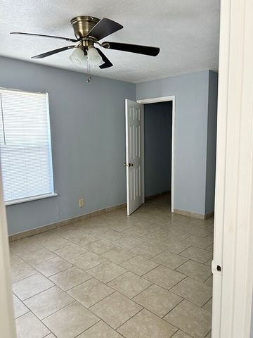 1118 E Huisache Ave, Kingsville, TX 78363