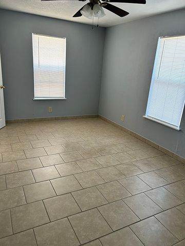 1118 E Huisache Ave, Kingsville, TX 78363