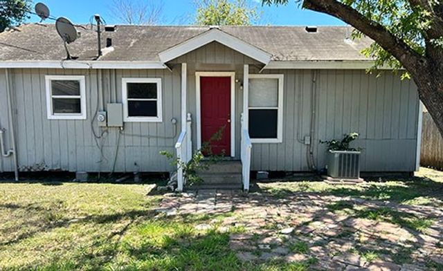 1118 E Huisache Ave, Kingsville, TX 78363
