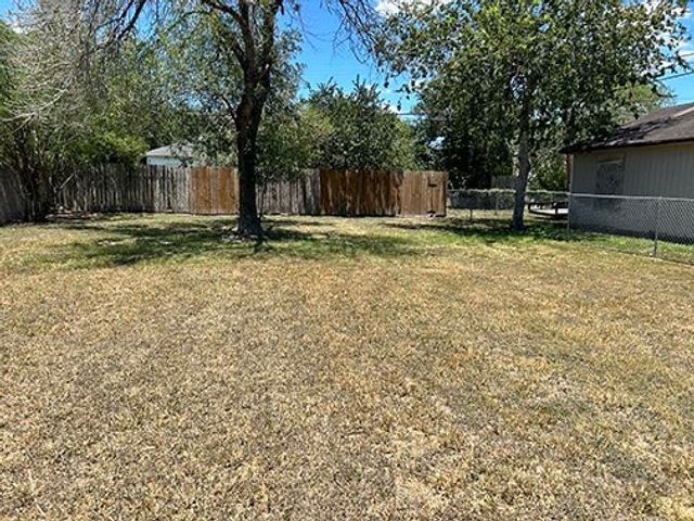 1118 E Huisache Ave, Kingsville, TX 78363