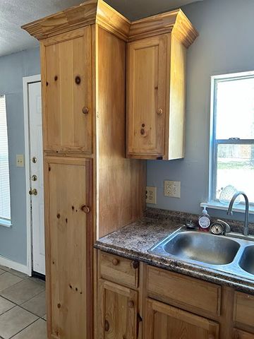 1118 E Huisache Ave, Kingsville, TX 78363