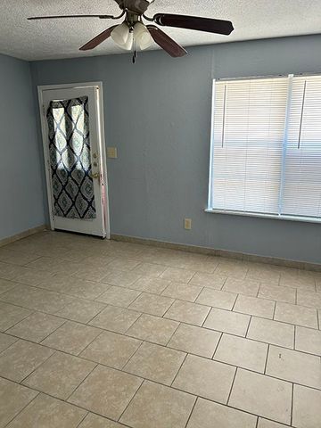 1118 E Huisache Ave, Kingsville, TX 78363