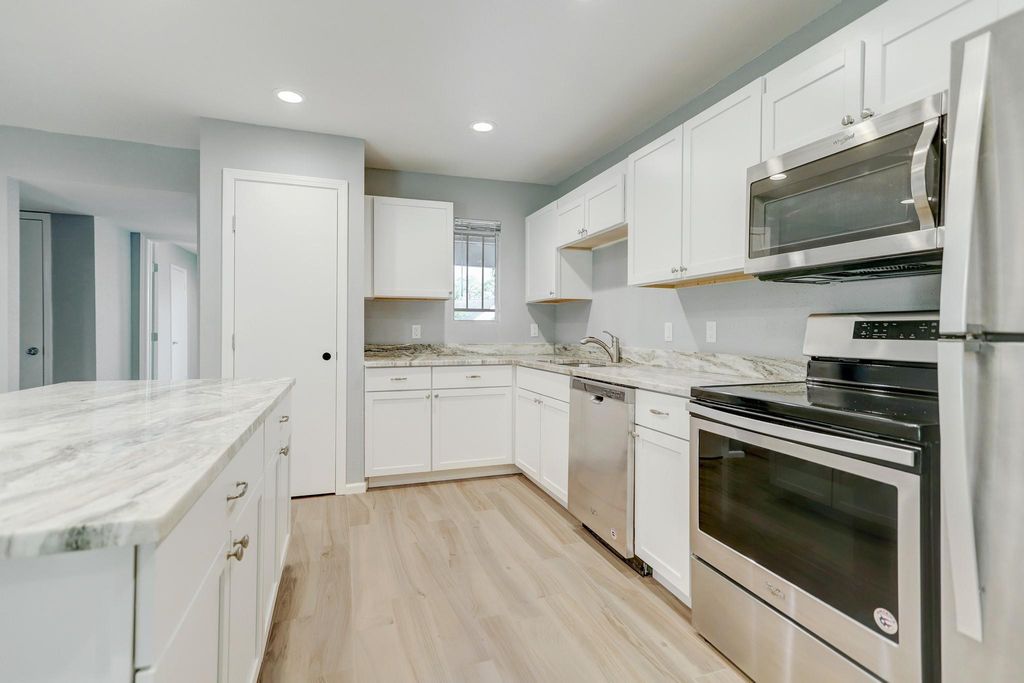 5005 Georgi Lane 49, Houston, TX 77092