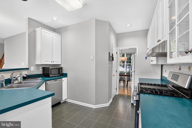 42 STONEHEDGE DR, Hightstown, NJ 08520
