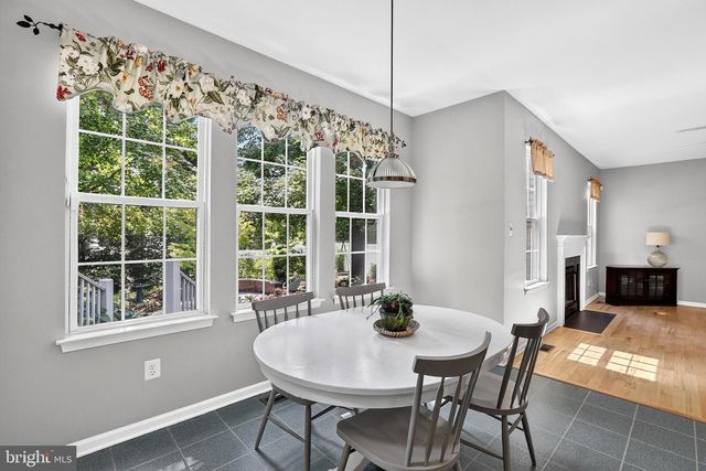 42 STONEHEDGE DR, Hightstown, NJ 08520