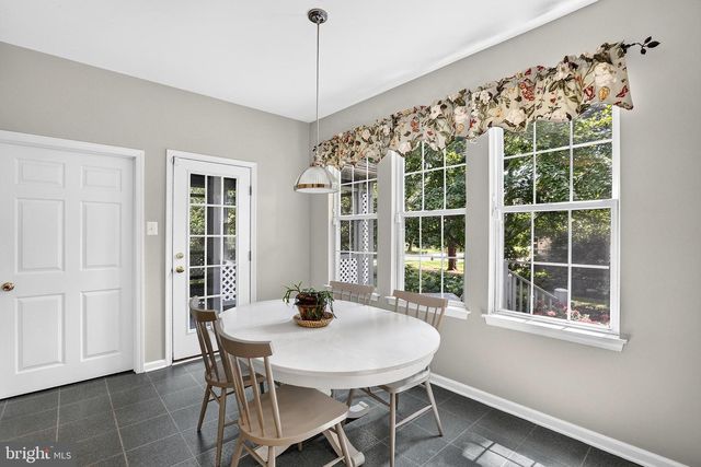 42 STONEHEDGE DR, Hightstown, NJ 08520